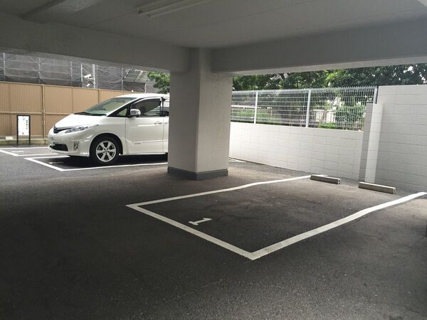 【ライオンズマンション住吉南町】敷地内 車庫スペース