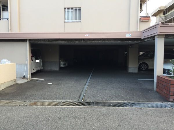 【甲南グランドハイム御影】駐車場