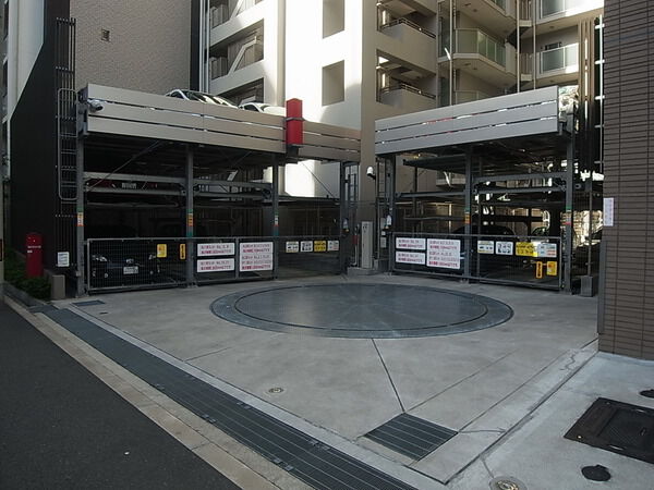 【クレヴィア阿波座】駐車場