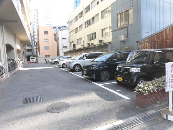 【グランドメゾン靭】駐車場