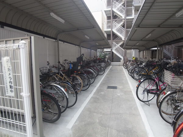 【クローバーハイツ江戸堀】駐輪場