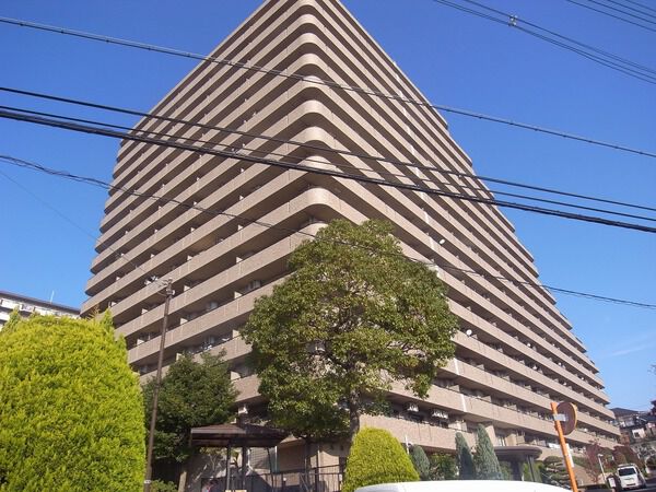 【キングマンション千里万博公園】外観写真