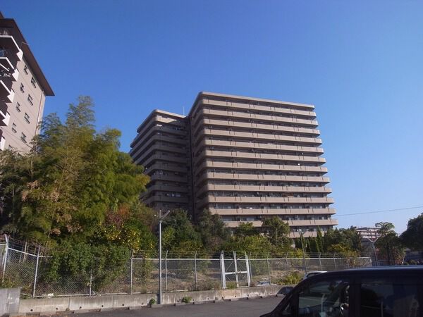 【キングマンション千里万博公園】外観写真