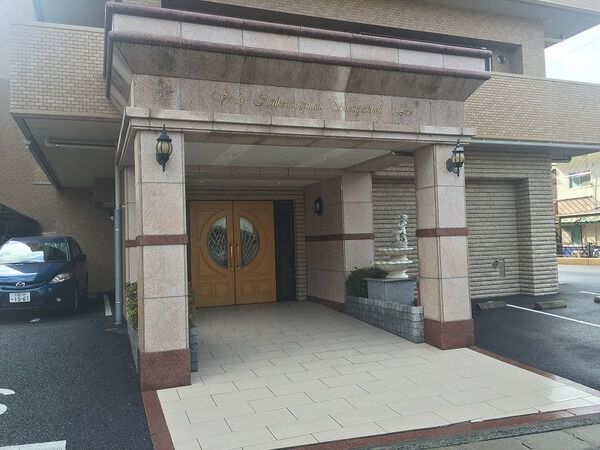 【ヴェルディ五日市中央小前】エントランス 【ヴェルディ五日市中央小前】エントランス