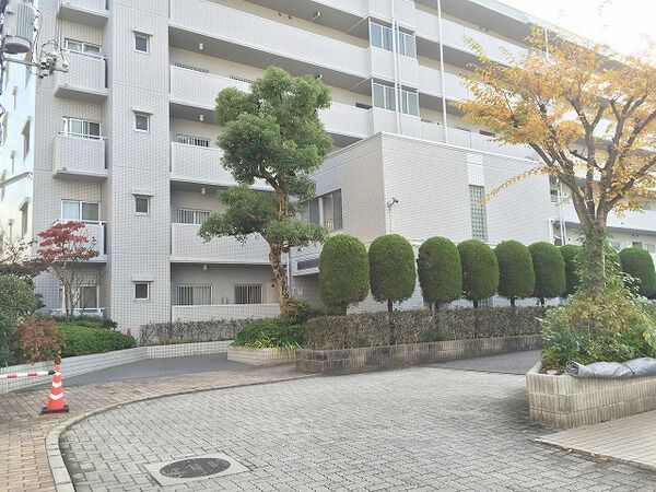 【サーパス楽々園】エントランス
