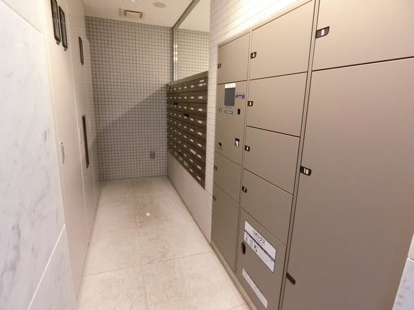 【クラッシィスイート赤坂】集合郵便受と宅配ボックス
