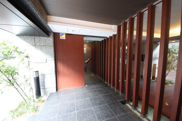 【イニシア蒲田】エントランス