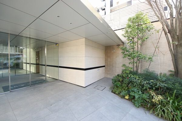 【アールブラン東京サウス仲六郷】エントランス