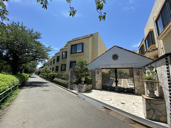 【セボンデルソール調布】エントランス