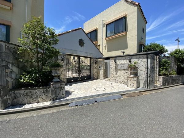 【セボンデルソール調布】エントランス