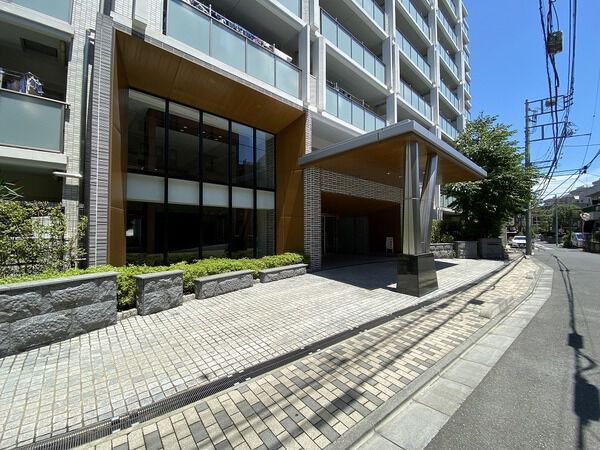 【ザ調布テラス】エントランス