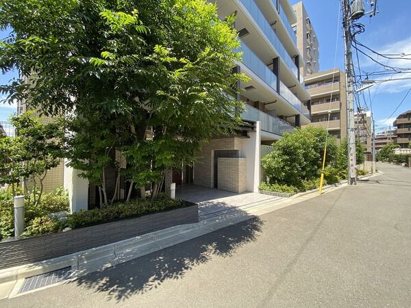 【プレシス調布ヶ丘】エントランス