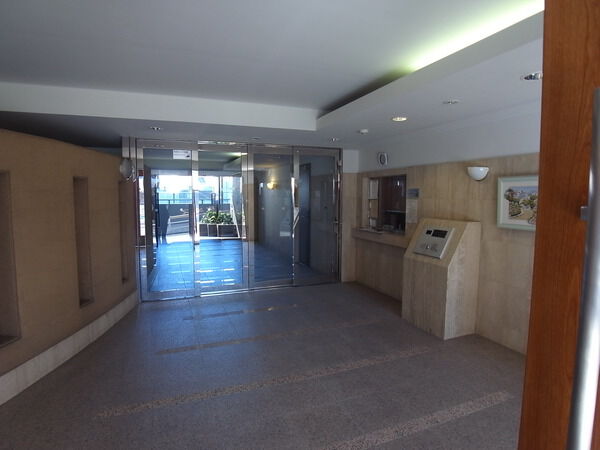 【ニューウェルシティ金沢八景】エントランスホール