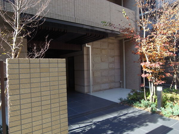 【ジオ三鷹】エントランス