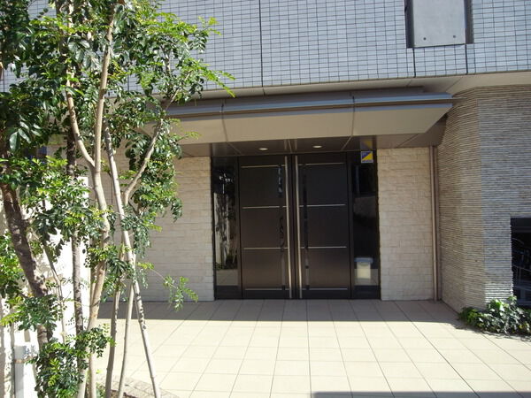 【ザ・パームス三鷹レジェーロ】エントランス