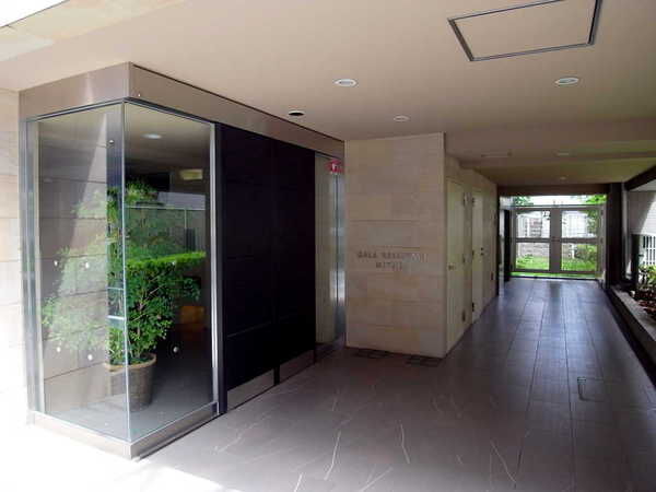 【ガーラレジデンス三鷹】エントランス