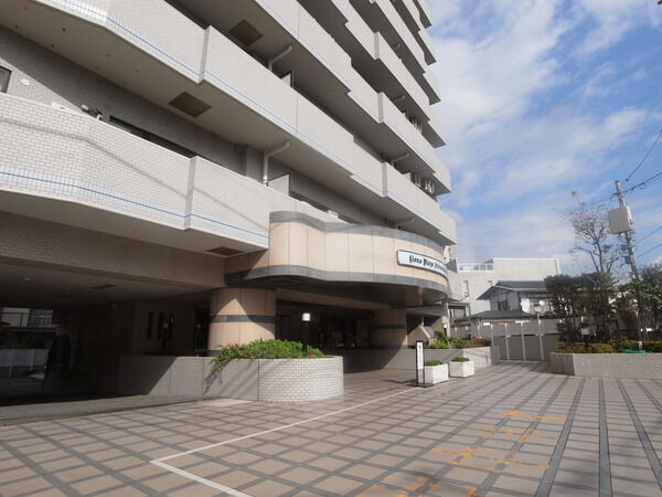 【ライオンズプラザ湘南茅ヶ崎】エントランス前 【ライオンズプラザ湘南茅ヶ崎】エントランス前