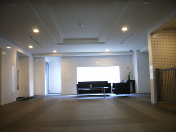 【Dクラディア茅ヶ崎28CS】エントランス内ロビー