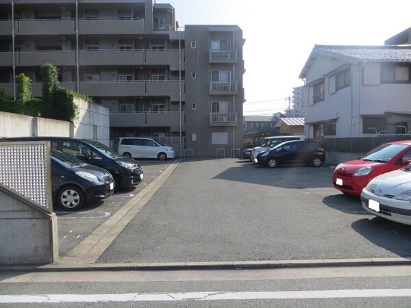 【バンベール向山公園】敷地内駐車場