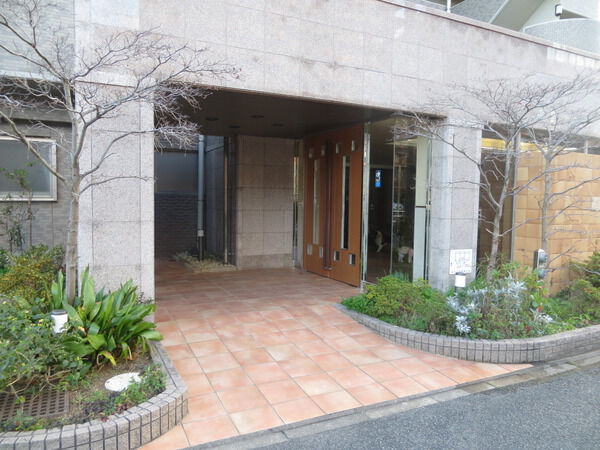 【ロイヤルマンション羽根井】マンション入り口 【ロイヤルマンション羽根井】マンション入り口