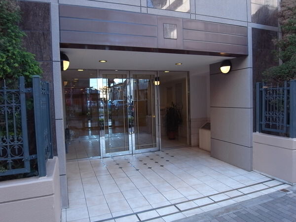 【クリオ武蔵小金井駅前壱番館】エントランス