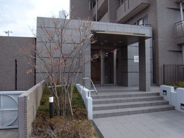 【ステイツ豊中本町レジデンス】エントランスです。 【ステイツ豊中本町レジデンス】エントランスです。