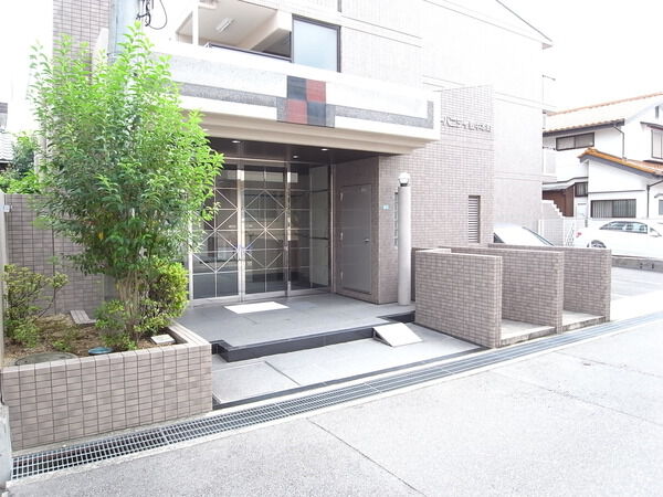 【ベルアーバニティ豊中本町】エントランス 【ベルアーバニティ豊中本町】エントランス
