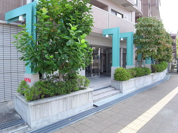 【パレステージ豊中本町】エントランスです。 【パレステージ豊中本町】エントランスです。