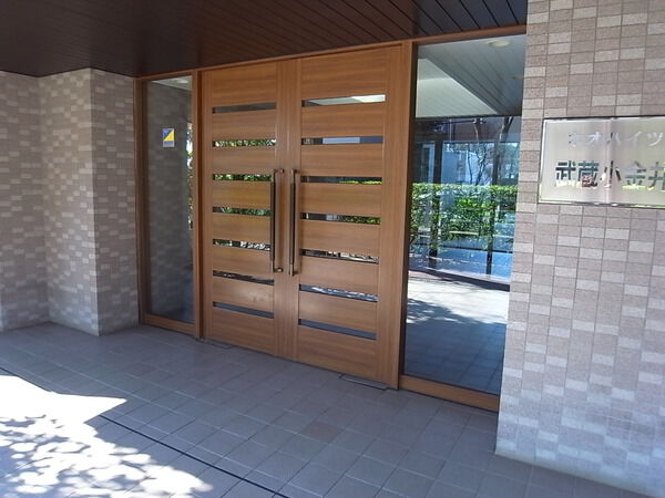 【ネオハイツ武蔵小金井】エントランス 【ネオハイツ武蔵小金井】エントランス