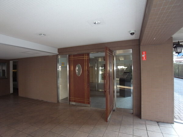 【ジェイシティ金沢文庫】エントランス 【ジェイシティ金沢文庫】エントランス