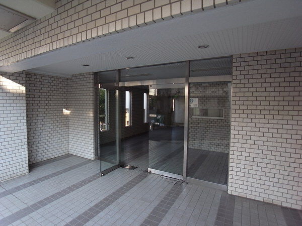 【ハイラーク金沢文庫】エントランス 【ハイラーク金沢文庫】エントランス