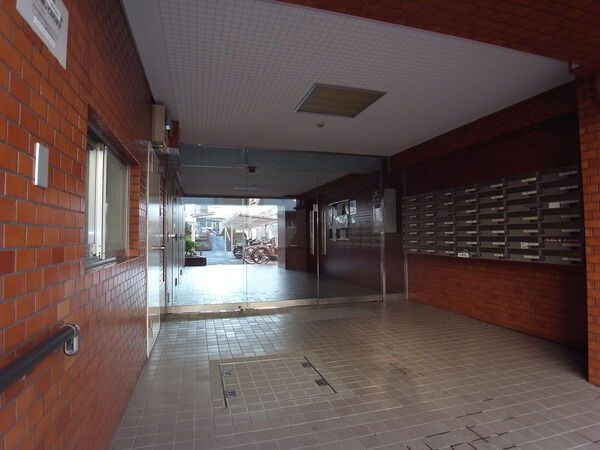 【ニックハイム金沢文庫】エントランス 【ニックハイム金沢文庫】エントランス