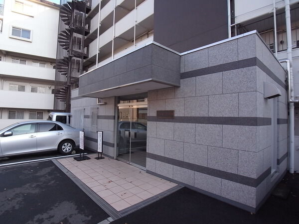 【グリーンヒルズ金沢文庫】エントランス 【グリーンヒルズ金沢文庫】エントランス