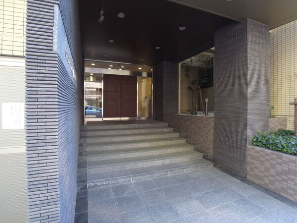 【グランリビオにじが丘】エントランス 【グランリビオにじが丘】エントランス