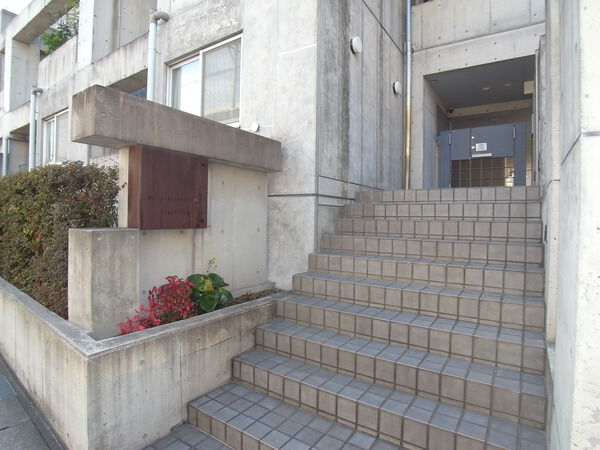 【にじのもりハウス】エントランス 【にじのもりハウス】エントランス