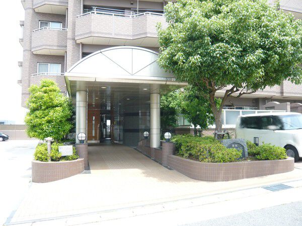 【藤和シティホームズ神丘】エントランスアプローチ