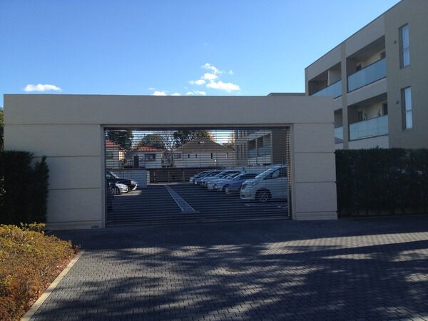 【ルフォン吉祥寺】駐車場ゲート 【ルフォン吉祥寺】駐車場ゲート