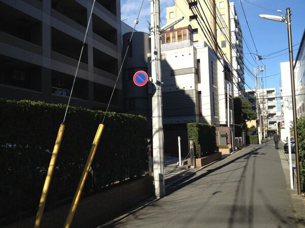 【エクレールコート三鷹】東側前面道路 【エクレールコート三鷹】東側前面道路