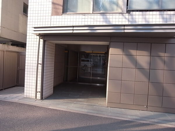 【グランシーナ八幡山リスパイア】エントランス