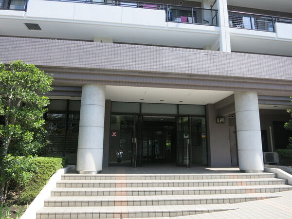 【藤和鎌倉岩瀬ホームズ】エントランス
