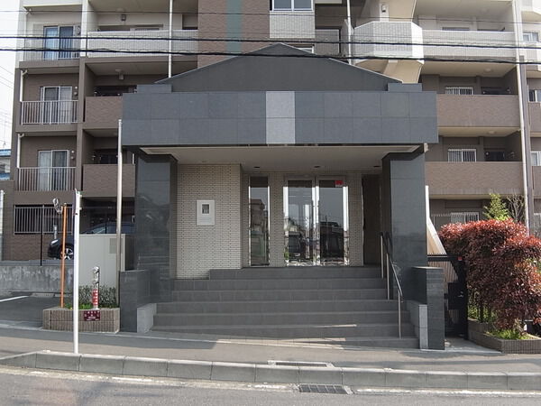 【セルピナ桜ヶ丘ランドヒルズ】エントランス 【セルピナ桜ヶ丘ランドヒルズ】エントランス