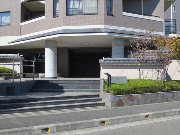 【ラシェール鎌倉岡本ハイライズ】エントランス 【ラシェール鎌倉岡本ハイライズ】エントランス