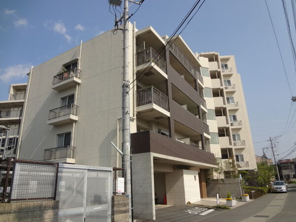 【エルフィーノ鎌倉大船】現地外観 【エルフィーノ鎌倉大船】現地外観