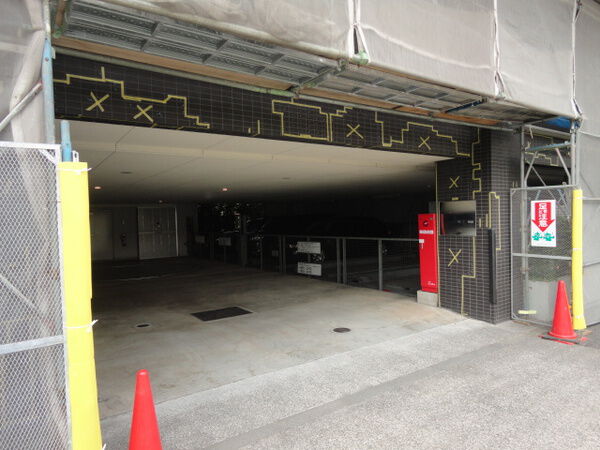 【クオス永山】駐車場入り口 【クオス永山】駐車場入り口