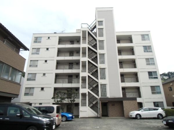 【聖蹟桜ヶ丘コーポラス】建物写真