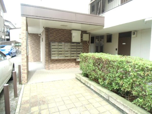 【聖蹟桜ヶ丘コーポラス】建物入口