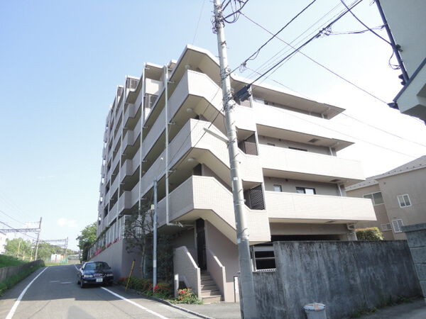 【ライオンズマンション京王永山】外観写真