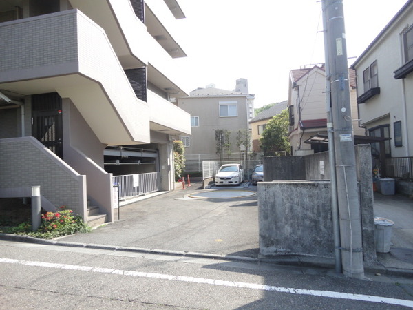 【ライオンズマンション京王永山】駐車場
