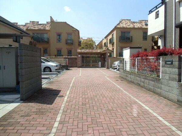 【セボン聖蹟桜ヶ丘】建物敷地入り口