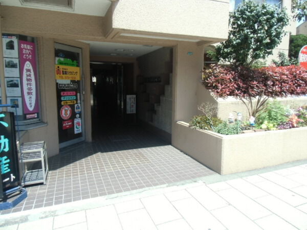 【藤和聖蹟桜ヶ丘コープ】建物入口